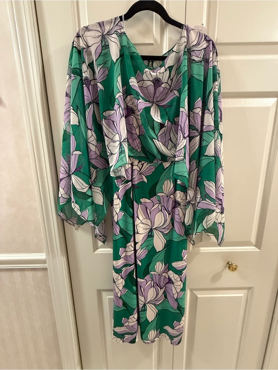 Alexia Admor Dresses & Skirts - Alexia Admor Green Purple Floral Overlay Cocktail Dress Medium NWT